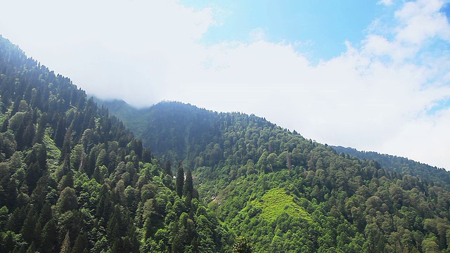 高清:云和山峰，上帝视频素材