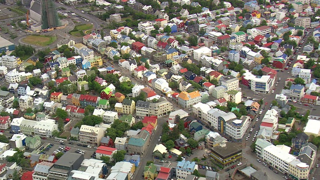 冰岛市中心洛格维格尔(主要购物区)的MS鸟瞰图ReykjavÌ_k /冰岛视频素材