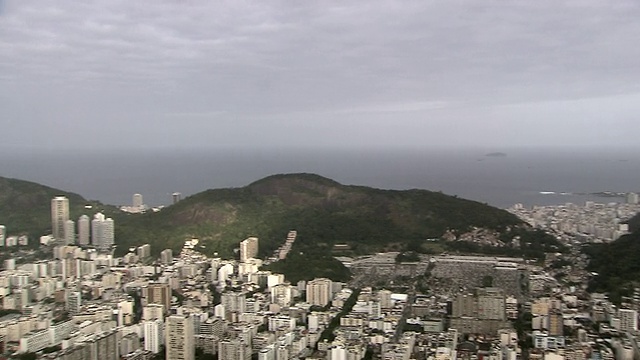 R-L pan overview of里约热内卢，Sugarloaf mountain [PÃ£o de AÃ§Ãºcar] in view，里约热内卢de Janeiro, Brazil[巴西]视频素材