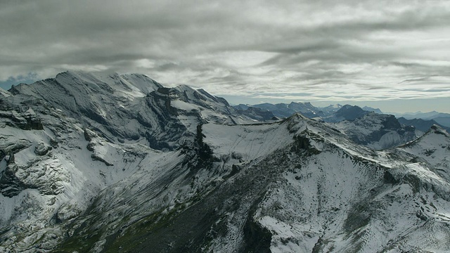 广角镜头/雪山/ Schilthorn Piz Gloria，伯尔尼，瑞士视频素材