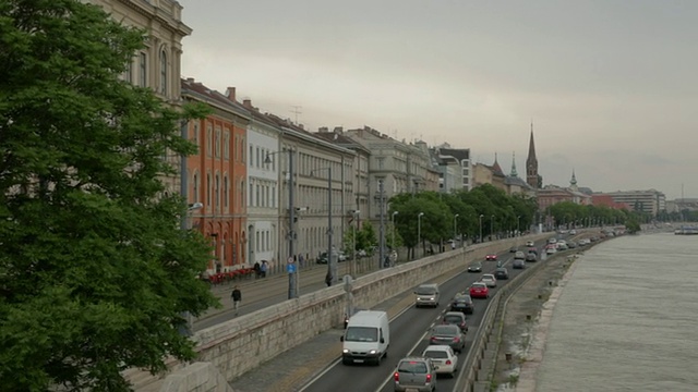 Sztehlo GabÃ³r街从SzÃ©chnyi链桥，面朝北视频素材