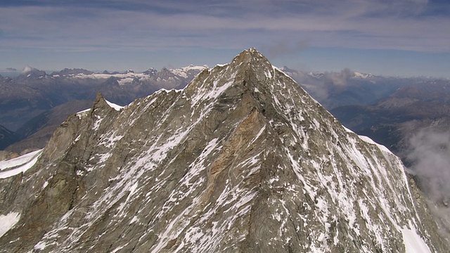 Weisshorn的WS空中峰，包括西南和北脊/ Weisshorn, Valais, Switzerland视频素材