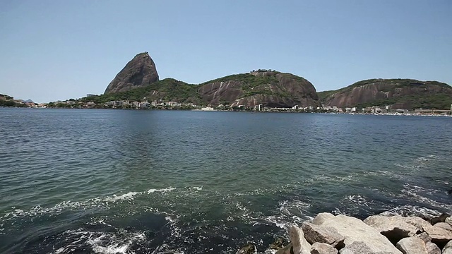 WS TD瓜纳巴拉湾与Pao de Acucar山和urca社区/里约热内卢de Janeiro，巴西视频素材