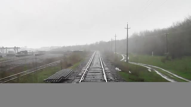 多雨的铁路旅行视频素材