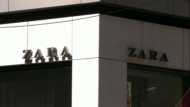 Zara，位于纽约市第五大道视频素材