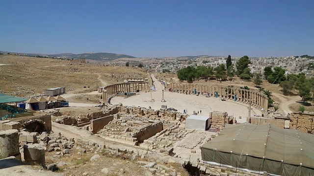 在古Jerash，椭圆形论坛和Cardo Maximus的观点视频素材