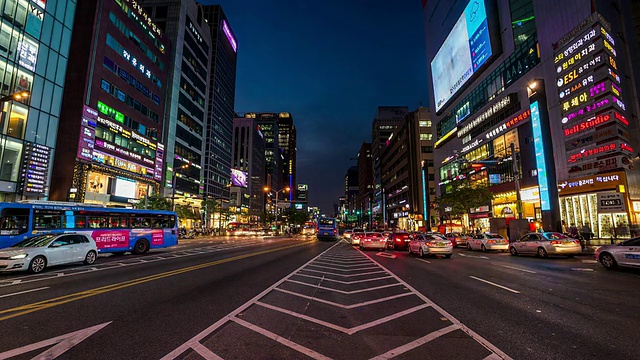 江南的夜景，人山人海，车水马龙视频素材