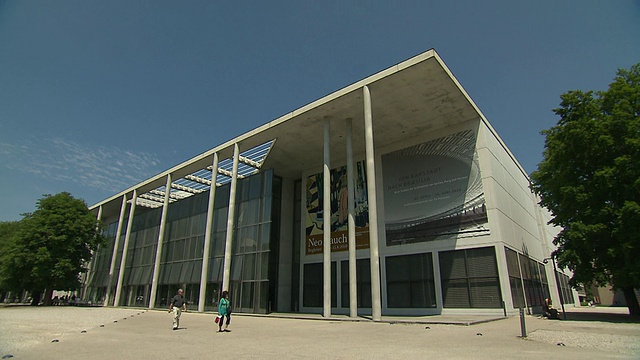 Pinakothek der Moderne，博物馆，建筑，人，地方，公园，树木，户外视频素材