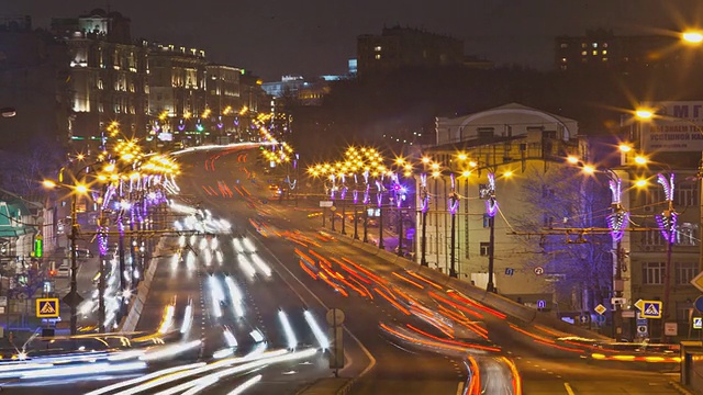 花园环上的交通夜景/俄罗斯，莫斯科视频素材