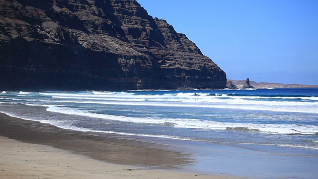 美丽的海景和岩石海岸，高清视频视频素材