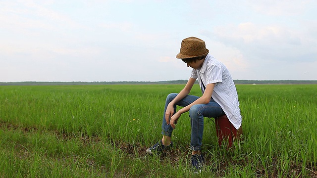 旅游的男孩(高清)视频下载