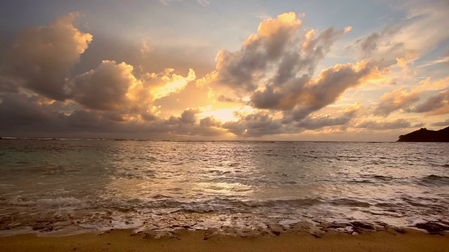 海滩上的日落视频素材