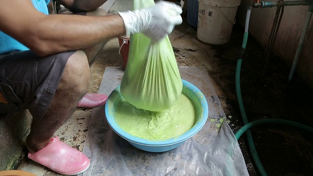 烹饪用的面粉视频素材