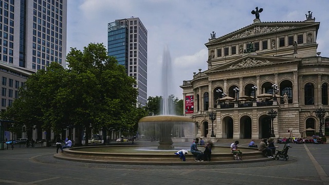 法兰克福主- Hyperlapse Alte Oper / fountain视频素材