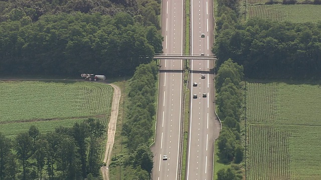 高速公路/阿基坦，法国航拍视频素材