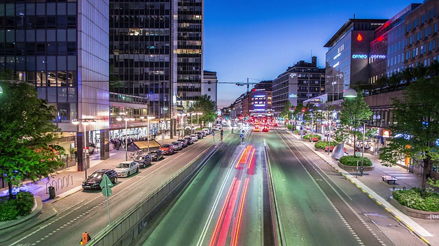 高清时间流逝:斯德哥尔摩城市街道的夜晚视频素材