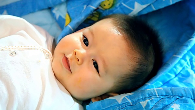 男婴视频素材画面3