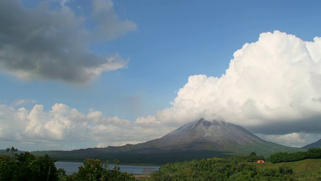 阿雷纳尔火山，哥斯达黎加- 4K视频素材