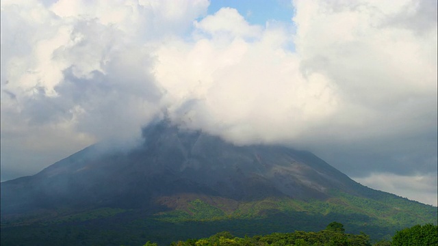 阿雷纳尔火山，哥斯达黎加- 4K视频素材