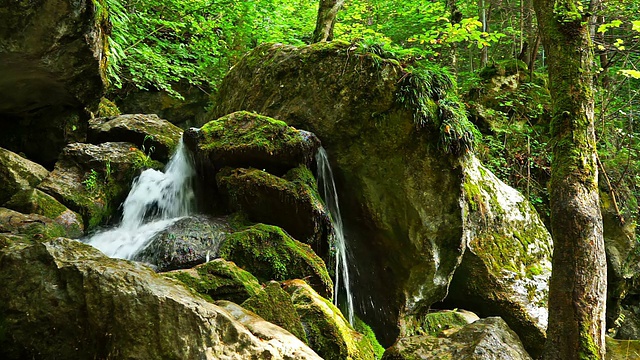 山涧有落水视频素材