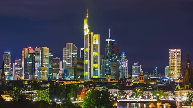 T/L法兰克福am Main - Skyline / City Center -特写夜景视频素材