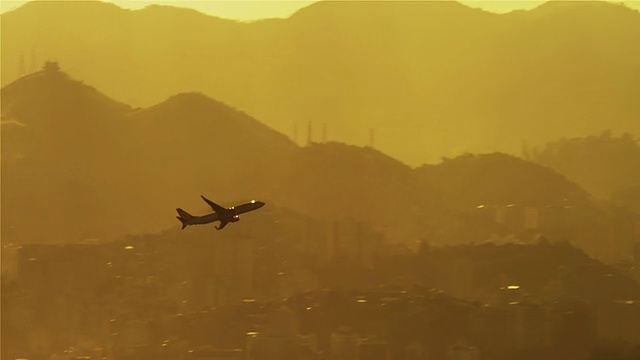 飞机在里约热内卢上空上升视频素材