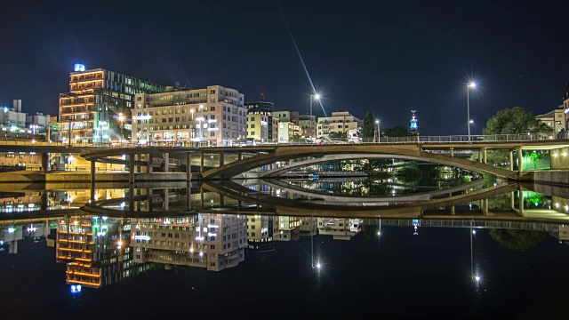 高清延时:夜晚的桥梁和办公楼视频素材