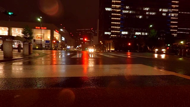 在雨中城市夜间驾驶- 4K-视频素材