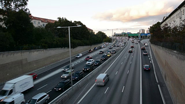 尖峰时间公路交通视频素材