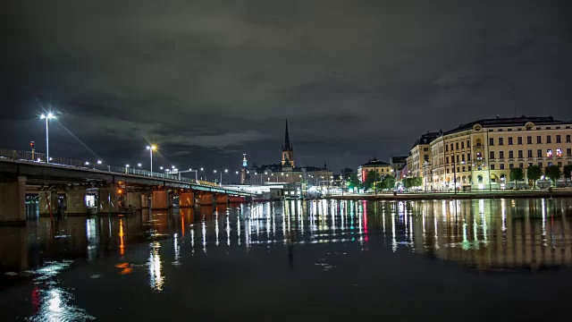 高清时间流逝:斯德哥尔摩老城铁路桥视频素材