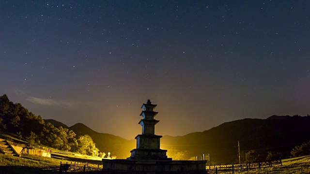 三层石塔的Geodonsa寺庙遗址(韩国珍宝750)与背光视频素材