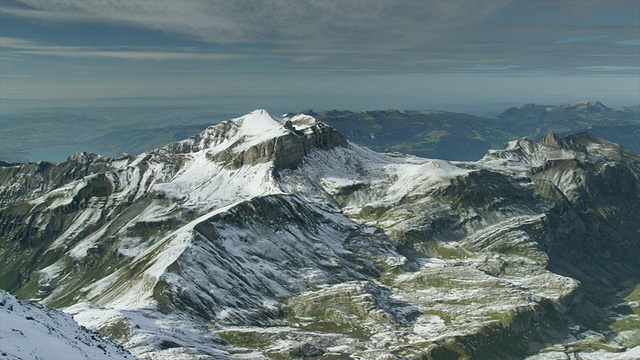 广角/高角度雪山/ Schilthorn Piz Gloria，伯尔尼，瑞士视频素材