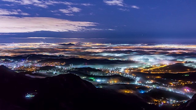 布干山峰的夜景视频素材