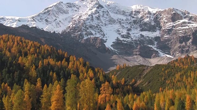 意大利白云石山的秋季景观视频素材