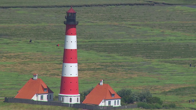 AERIAL女士被枪杀的西方人hever Leuchtturm / Sankt Pete Ording, Schleswig Holstein视频素材