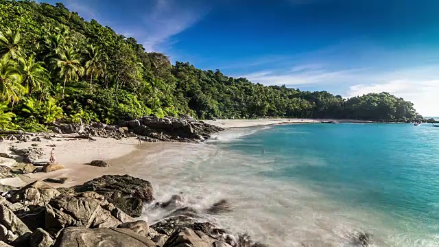 泰国普吉岛安达曼海海岸的美丽天堂海滩。视频素材