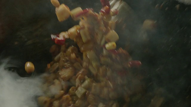 燃烧的炒菜视频素材画面4