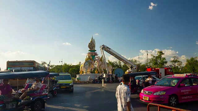 交通在大皇宫或翡翠佛寺前视频素材