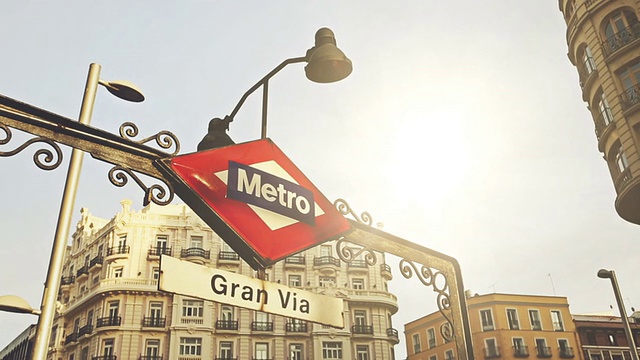 马德里的Gran via Metro标志视频素材