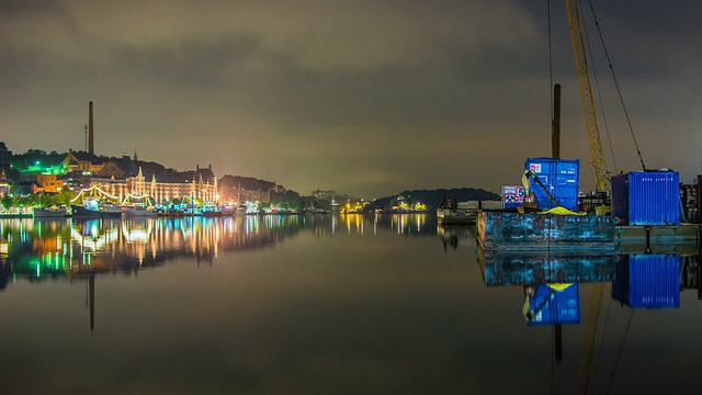 HD时间流逝:城市湖在夜晚视频素材