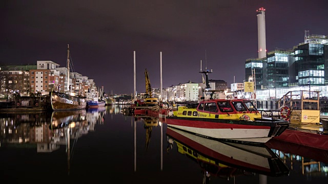 高清时间流逝:城市运河的夜晚视频素材