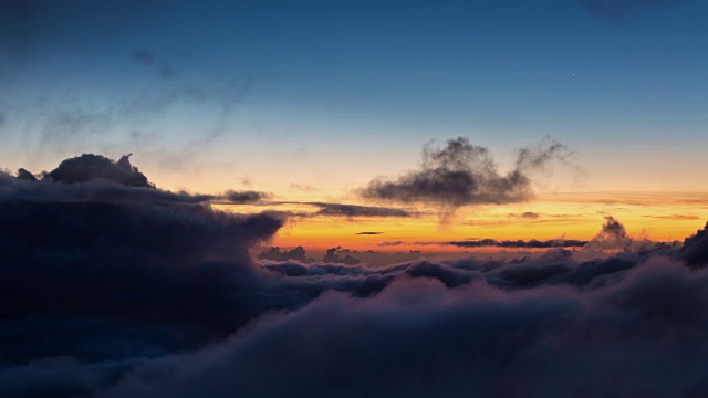 哈雷阿卡拉火山口上空的日落视频素材