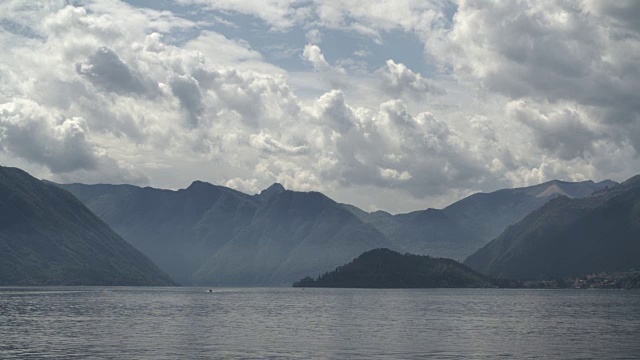 意大利科摩湖，高山和阴天视频素材