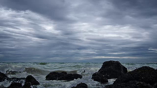 海洋和岩石视频素材