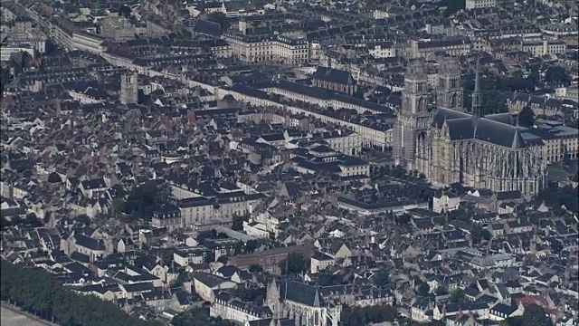 奥尔良大教堂鸟瞰图中心，Loiret，区Orléans，法国视频素材