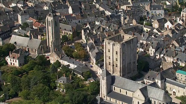 beaugent和城堡-鸟瞰图-中心，Loiret，区Orléans，法国视频素材