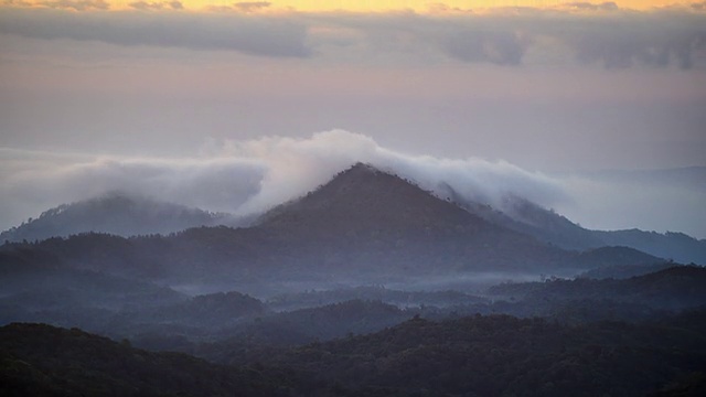 《日出与山的时光流逝视频素材