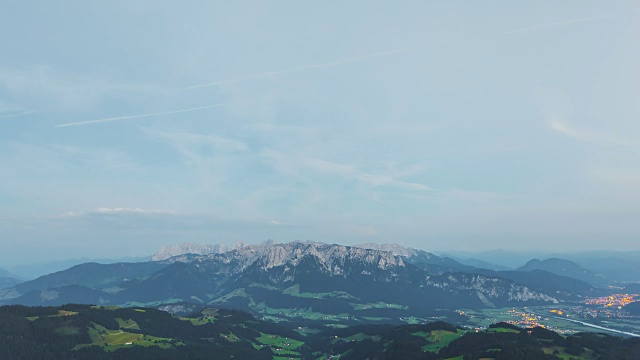 T/L白天到晚上的过渡看Wilder Kaiser山脉在巴伐利亚阿尔卑斯山视频下载