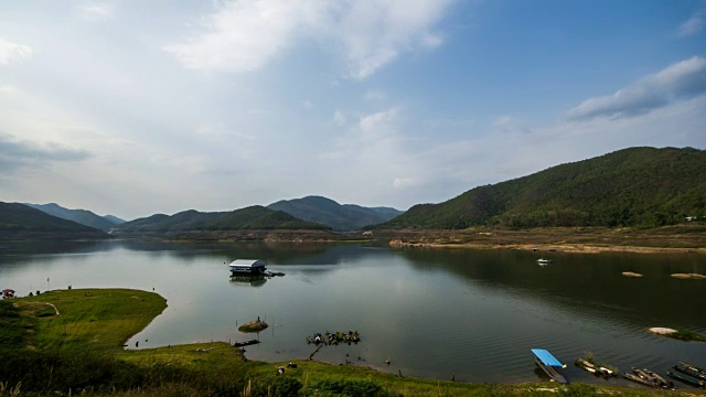 云在大坝上移动的时间流逝视频素材画面2