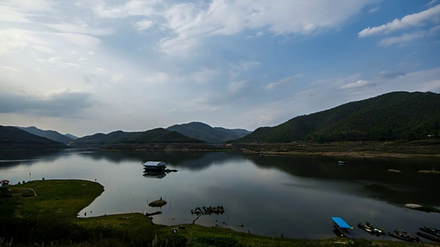云在大坝上移动的时间流逝视频素材画面3